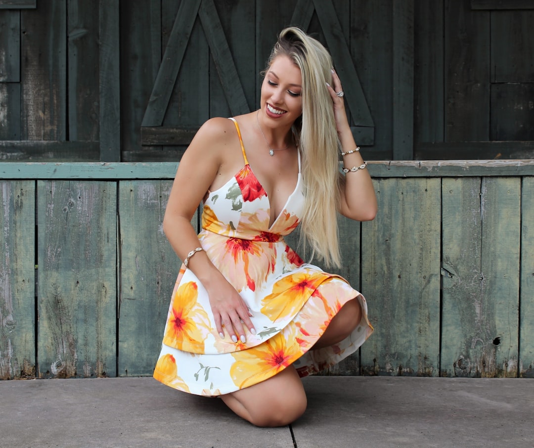 Photo blonde dress